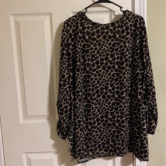 Terra & Sky long sleeve top for women with side splits. Plus size 2X (20W-22W) - Picture 5 of 5